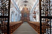 Ein Blick in die Luzerner Jesuitenkirche: Immer mehr Katholiken treten aus der Kirche aus. Grund für den Negativrekord des letzten Jahres dürfte eine Reihe von Missbrauchsskandalen sein. (Bild: Boris Bürgisser, Luzern, 2. Dezember 2015)