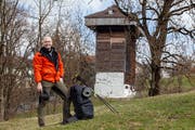 «Die Füsse sagen, was geht», sagt Christian Adeler bei seinem Halt in St.Gallen. (Bild: Adriana Ortiz Cardozo)
