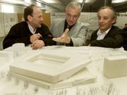 Der verstorbene Marcel Meili (rechts) war 2002 auch am siegreichen Projekt für ein neues Fussballstadion in Zürich beteiligt. (Bild: KEYSTONE/MICHELE LIMINA)