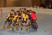 Die U20-Junioren des RHC Uri feiern nach dem Sieg gegen Genf den Schweizer-Meister-Titel. (Bild: Kurt Briker, Seedorf, 2. März 2019)