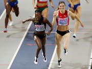 Lea Sprunger liefert sich an der Hallen-EM in Glasgow mit der Belgierin Cynthia Bolingo Mbongo ein Herzschlagfinale um Gold über 400 m - mit dem besseren Ende für die Schweizerin (Bild: KEYSTONE/AP/PETR DAVID JOSEK)