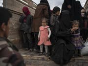 In den vergangenen Tagen wurden rund 5000 Menschen aus der Region Baghus herausgeholt. (Bild: Keystone/AP/FELIPE DANA)
