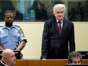 Radovan Karadzic am Mittwoch in Den Haag vor den Uno-Tribunal. (Bild: KEYSTONE/AP/PETER DEJONG)