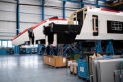 Endmontage des Hochgeschwindigkeitszugs Giruno für die SBB bei Stadler in Bussnang. (Bild: Gian Ehrenzeller/Keystone)
