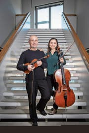 Die zweite Generation im Carmina Quartett: Chiara Enderle mit ihrem Vater Matthias Enderle. (Bild: Urs Bucher)