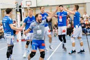 Luzerns Libero Jörg Gautschi (Nr. 1) jubelt – seine Teamkollegen freuen sich mit. (Bild: Eveline Beerkircher, Luzern, 20. März 2019)
