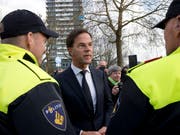 Der niederländische Premierminister Mark Rutte dankte der Polizei für ihren Einsatz. (Bild vom 19. März) (Bild: KEYSTONE/AP/PETER DEJONG)