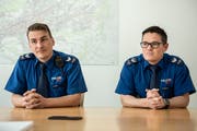 Roger Spirig (links) und Thomas Christen sind seit drei Wochen für die St.Galler Stadtpolizei in den sozialen Medien im Einsatz. (Bild: Adriana Ortiz Cardozo, 20. März 2019)