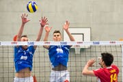 Block der Luzerner Nick Amstutz (links) und Kevin Saar. (Bild: Eveline Beerkircher, Luzern, 20. März 2019)