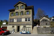 Die Renovationsarbeiten am Haus an der St.Georgen-Strasse 231 sind in vollem Gang. Am 10. Mai wird die «Waldegg am Bach» eröffnet. (Bild: Sandro Büchler)