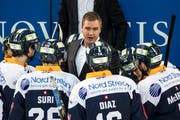 EVZ-Trainer Dan Tangnes im Einsatz. (Bild: Alexandra Wey/Keystone (Zug, 19. Februar 2019))