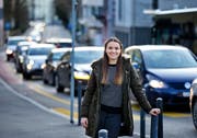 Elina Scheiring hat den täglichen Stossverkehr im Zentrum von Cham für ihre Matura-Arbeit untersucht. (Bild: Stefan Kaiser, Cham, 19. März 2019)