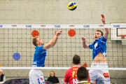 Adam Anagnostopoulos (links) und Nick Amstutz von Volley Luzern. (Bild: Eveline Beerkircher, Luzern, 20. März 2019)