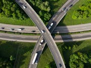 Der Nationalrat hat mehr als 5,6 Milliarden Franken für den Ausbau des Nationalstrassennetzes bewilligt. (Bild: KEYSTONE/LAURENT GILLIERON)