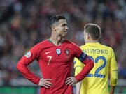 Cristiano Ronaldo und Titelverteidiger Portugal starteten mit einer Enttäuschung in die EM-Qualifikation (Bild: KEYSTONE/EPA LUSA/MIGUEL A. LOPES)