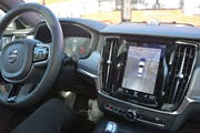 Modernes Cockpit im Volvo S90.