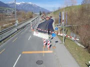 Blick auf die Baustelle mit dem Rotlicht auf der Brünigstrasse in Sarnen. (Bild: Kantonspolizei Obwalden)