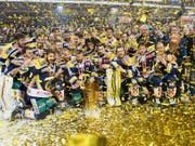 Nach den gewonnenen Serien gegen Kloten (4:1 Siege) und Olten (4:2) träumt der Schlittschuhclub Langenthal vom dritten NLB-Meistertitel nach 2012 und 2017 - Bild: Meisterfeier 2017 (Bild: KEYSTONE/MARCEL BIERI)