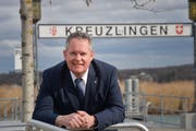 Thomas Niederberger, Stadtpräsident von Kreuzlingen, im heimischen Hafen. (Bild: Donato Caspari)
