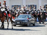Kein Aufwand zu hoch, um China zu umschmeicheln: die berittene Garde des italienischen Präsidenten Mattarella eskortiert Staatschef Xi Jinping in den Palazzo del Quirinale in Rom. (Bild: KEYSTONE/AP ANSA/GIUSEPPE LAMI)