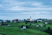 In Schwellbrunn bleibt ein Sitz im Gemeinderat unbesetzt. (Bild: APZ)