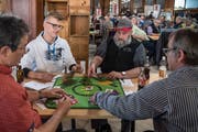 Der 18-jährige Kilian Schädler (im weissen Pullover) war weit und breit der jüngste Teilnehmer im Feld. (Bild: Nadia Schärli, Engelberg, 23. März 2019)