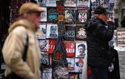Souvenirladen in der Knez Mihailova, einer der bekanntesten Strassen der serbischen Hauptstadt. (Bild: Mustafa Ozturk/Getty (4. März 2018))