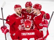 Aufatmen und Freude in Lausanne - die Halbfinal-Qualifikation ist geschafft (Bild: KEYSTONE/JEAN-CHRISTOPHE BOTT)