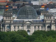 Im deutschen Bundestag hätte eine Grosse Koalition laut einer Umfrage wieder eine Mehrheit. (Bild: KEYSTONE/AP/MICHAEL SOHN)