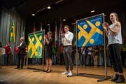 Der Turnverein Altbüron weihte am Samstag in der Mehrzweckhalle feierlich zwei neue Fahnen ein. (Bild: Dominik Wunderli, Altbüron, 23. März 2019)