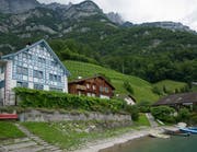 Der Geländeform angepasst: Rebberg auf einem Gesteinsschuttfächer in Quinten am Walensee. (Bild: Ralph Ribi)