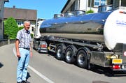 Der Roggwiler Gemeindepräsident steht an der Hubgasse, wo Lastwagen seit letztem Sommer nur noch in eine Richtung fahren dürfen. (Bild: Max Eichenberger)