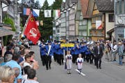 Der Musikverein Harmonie Degersheim ist bereit für einen nächsten Auftritt am Unterhaltungsabend vom kommenden Samstag. Dies, obwohl der Dirigent vor dem Konzert unvorgesehen ausfiel, weil er an der Schulter operiert werden musste. (Bild: Zita Meienhofer)