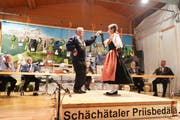 Oswald und Dorli Zurfluh aus Ibach gewannen zum dritten Mal in Folge das «Schächätaler Priisbedälä». (Bild: Franz Imholz, Spiringen, 23. März 2019)