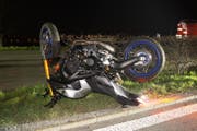 Das Motorrad des Verunglückten. (Bild: Zuger Polizei)