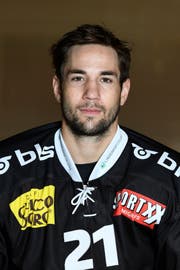 Simon Moser, der Captain der Berner, begann seine Karriere beim Kantonsrivalen Langnau. (Bild: Urs Lindt/freshfocus)