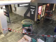 Nasser Boden im Untergeschoss des Bahnhofs Luzern. (Bild: Jonas von Flüe, 25. März 2019)