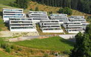 Dutzende Eigentumswohnungen an Hanglage: die Überbauung Rütirain in Meierskappel. (Bild: ruetirain.ch/C. Ghislini)