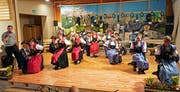 Die Trachtengruppen Spiringen und Flüelen zeigten selbst choreografierte Tänze zum Thema «Bedälä». (Bild: Franz Imholz, Spiringen, 23. März 2019)