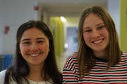 Von links: Ksenija Ivkovic und Laura Zimmermann. (Bild: Sandro Büchler)