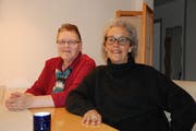 Die Wegbegleiterin Monika Brändle (links) und die Einsatzleiterin Esther Dreier. (Bild: Anne-Sophie Walt)