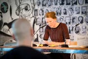 Die Autorin Anja Kampmann liest im Raum für Literatur aus ihrem Romandebüt «Wie hoch die Wasser steigen» am vergangenen Wortlaut. (Bild: Benjamin Manser)