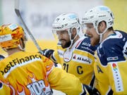 Langenthal gewinnt ersten Final, weil Captain Stefan Tschannen (71) 44 Sekunden vor Schluss ausgleichen und die Verlängerung erzwingen konnte. (Bild: KEYSTONE/TI-PRESS/SAMUEL GOLAY)