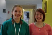 Von links: Yasmin Fischer und Leah Dieziger (Bild: Sandro Büchler)