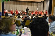Premiere gelungen: Die Kombination von Musik und Kulinarik findet beim Publikum Anklang. (Bild: Monika Wick)