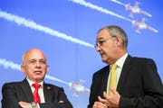 Sie kommen nach Amriswil: Die beiden SVP-Bundesräte Ueli Maurer (links) und Guy Parmelin. (Bild: Keystone)