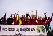 9. Juni 2018. Spieler von Karpatalya feiern den Sieg der Conifa-Weltmeisterschaft. (Bild: Sebastian Frej/MB Media/Getty Images)