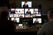 Zuschauern aus Deutschland droht die Abschaltung der Schweizer Fernsehsender ab Juni. (Bild: Anthony Anex/Keystone)