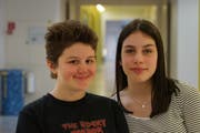 Lara Theler-Medina (links) und Leonie Heim. (Bild: Sandro Büchler)
