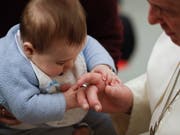 Nicht jeden lässt Papst Franziskus an seinen Ring ran, wie ein Video zeigt, das derzeit viral geht. (Bild: KEYSTONE/AP/ANDREW MEDICHINI)
